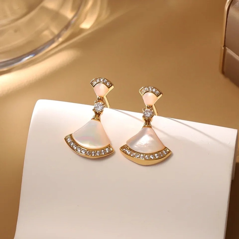 Funnel Natural Mother-of-Pearl Micro-Paved Zircon Silver Needle Fashion Earrings